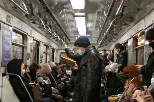 Người dân thủ đô Ukraine bình thản sống, không tin 'Nga tấn công'