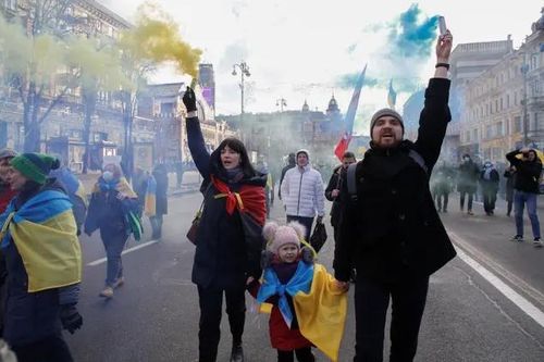 Người Ukraine thể hiện tình đoàn kết trước 'nguy cơ bị tấn công'