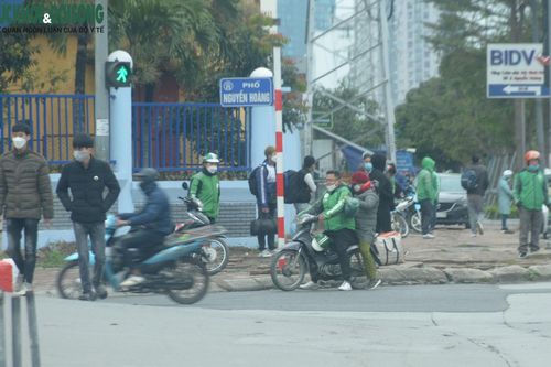 Xe ôm công nghệ ở Hà Nội nhộn nhịp trở lại sau nửa năm 'ngồi chơi'