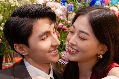 Bạn có phát hiện chi tiết sai sai trong bức ảnh cầu hôn của Bình An - Phương Nga?