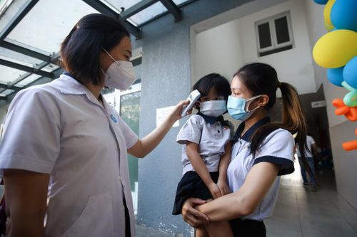 Học sinh mầm non, tiểu học ở TP.HCM đến trường