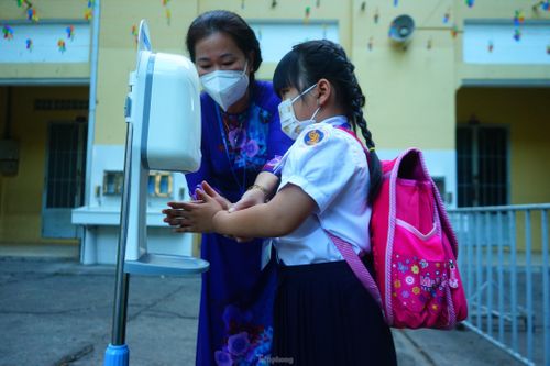 Sáng nay, hơn 800.000 học sinh TPHCM lần đầu đến trường trong năm học mới