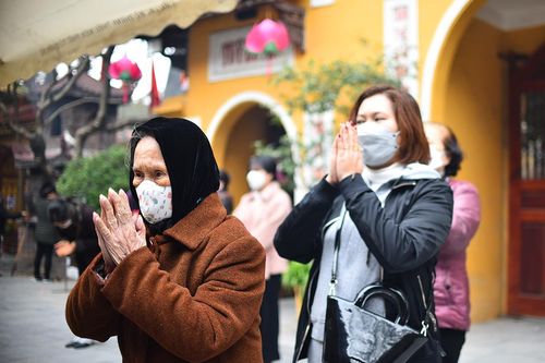 Người Hà Nội đi lễ cầu an ngày rằm tháng Giêng