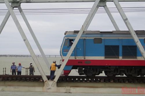 Tai nạn đường sắt, một người nguy kịch