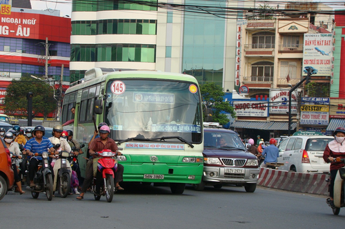 TP Hồ Chí Minh thí điểm 5 tuyến xe buýt điện thân thiện với môi trường