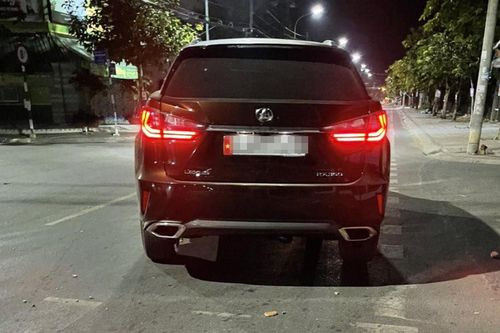 Tiền Giang: Ngang nhiên đập phá xe của cán bộ công an, nam thanh niên bị khởi tố