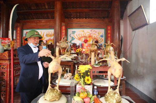 Độc đáo 'gà bay' lên mâm cỗ ngày rằm tháng Giêng