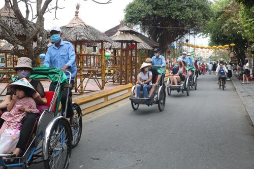 Đà Nẵng, Hội An du khách nhộn nhịp trở lại