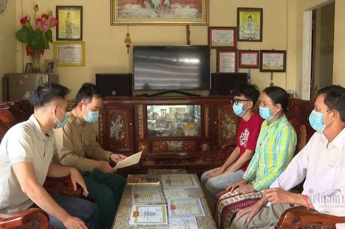 Cử nhân tốt nghiệp đại học xuất sắc tình nguyện nhập ngũ