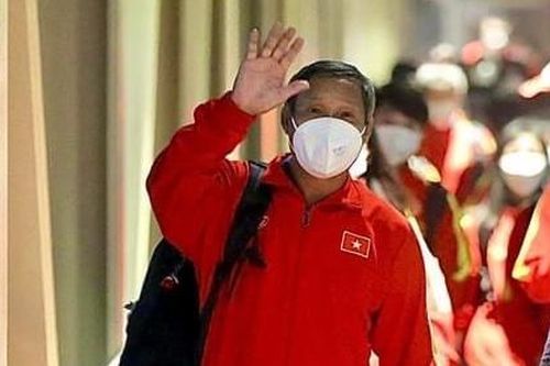 Sự thật về chuyện thiếu bằng cấp của HLV Mai Đức Chung và người đóng thế
