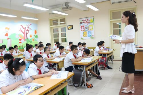 Ba lý do đề xuất giáo viên không gọi học sinh là 'con' của nhà nghiên cứu Lại Nguyên Ân