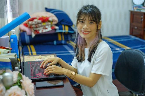 Nhân viên trẻ từ chối ngồi văn phòng vì gò bó, sếp soi mói