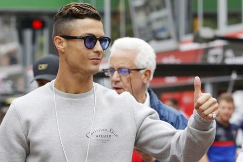 Ronaldo được 'bảo kê' qua mặt cảnh sát Mỹ