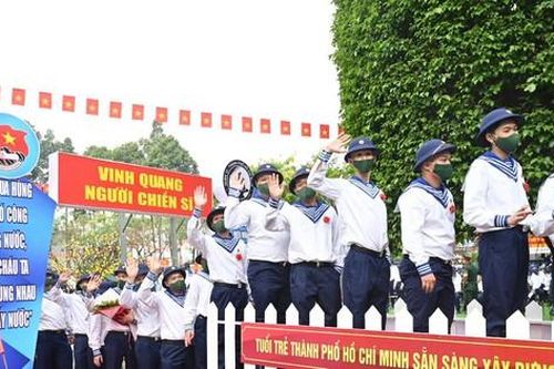 Bịn rịn chia tay 3.600 tân binh TPHCM lên đường nhập ngũ