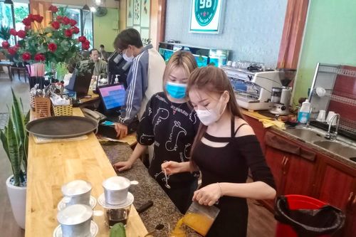 Hàng quán ở Bắc Giang nhộn nhịp đón khách sau nhiều tháng đóng cửa