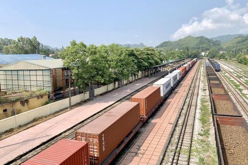 Kiến nghị đầu tư gần 2.400 tỷ đồng nâng cấp các ga đường sắt
