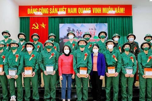Các cấp Hội LHPN tỉnh Bắc Ninh thăm, tặng quà tân binh lên đường nhập ngũ năm 2022