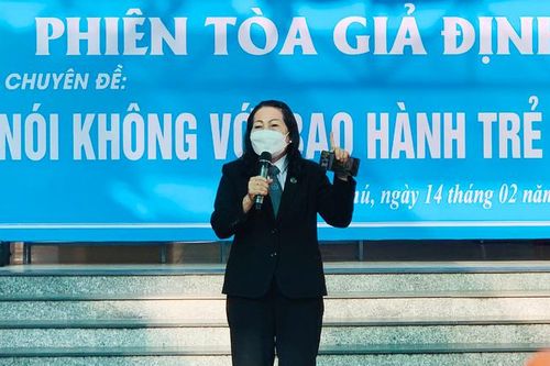 Luật sư đề nghị chuyển tội danh 'giết người' với cha bé gái 8 tuổi bị bạo hành
