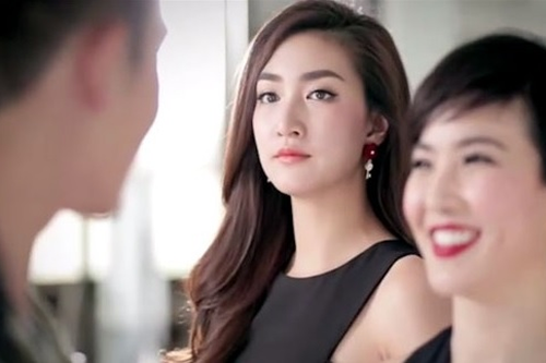 Chồng thường xuyên qua nhà người yêu cũ, tôi bị hàng xóm coi là đồ ngốc