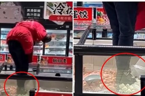 Nhân viên siêu thị Trung Quốc trèo vào tủ đông, giẫm giày lên thực phẩm gây phẫn nộ