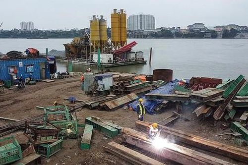 Hàng trăm công nhân hối hả trên đại công trường 2.500 tỷ đồng ở Hà Nội