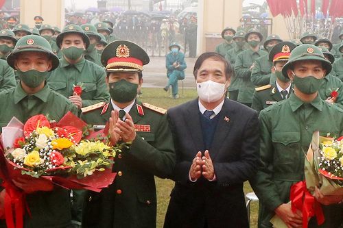Gần 2.000 thanh niên đất Tổ lên đường nhập ngũ