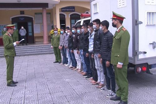 Đôi tình nhân mâu thuẫn rồi cùng gọi côn đồ đến chém nhau tới tấp