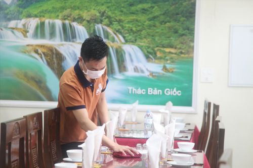 Bắc Ninh và Bắc Giang: Quán ăn khát lao động