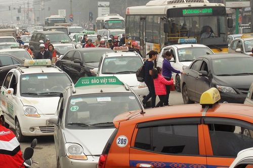 Hà Nội 'cháy' taxi