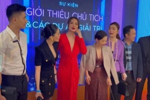 Bạn trai Trương Ngọc Ánh từ chối đứng cạnh tình trẻ của Lệ Quyên, lý do khiến dân tình 'ngã ngửa'