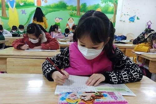 Hà Nội: Tạm dừng cho học sinh tiểu học và lớp 6 đến trường học trực tiếp vào 21/2
