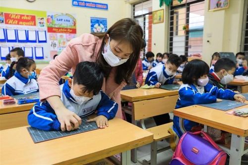 Hà Nội dừng cho học sinh từ lớp 1 đến lớp 6 nội thành đến trường