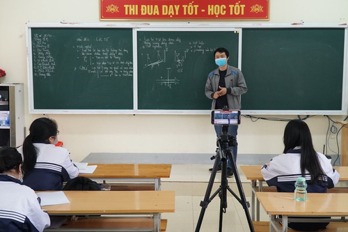 Thứ trưởng Bộ GD&ĐT: '1 học sinh F0, cả lớp phải nghỉ học là máy móc'