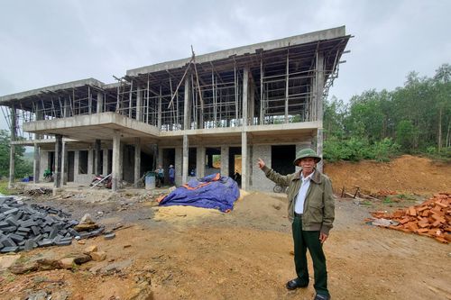 Người trưởng bản hiến đất xây trường
