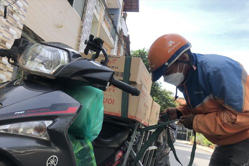 Hệ lụy tăng giá xăng dầu: 'Bão giá' hoành hành