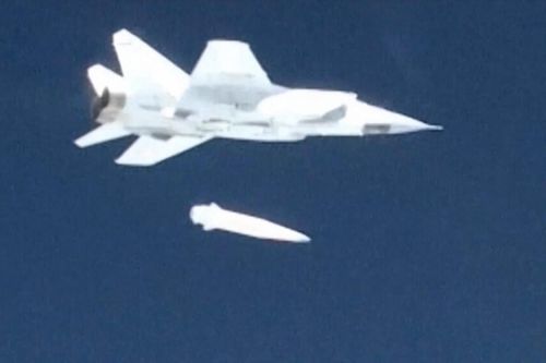 Xem Quân đội Nga khai hỏa tên lửa siêu vượt âm Kinzhal, ICBM Yars, tên lửa hành trình Kalibr và Zircon