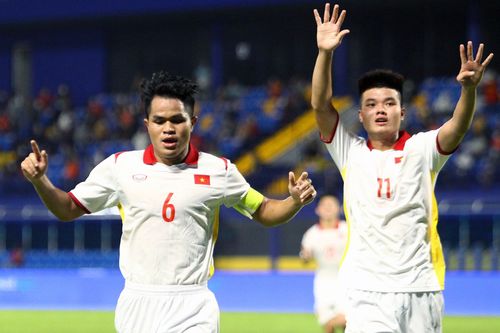 Màn chào hỏi khoáng đạt của U23 Việt Nam