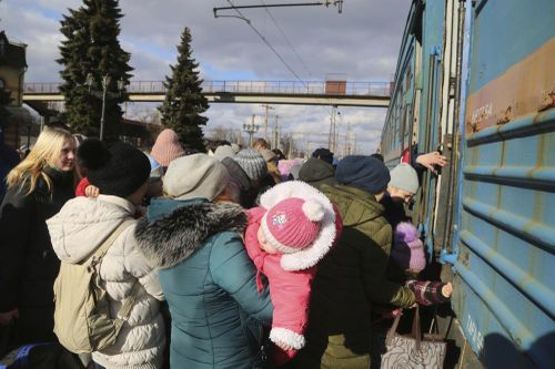 Hàng nghìn người Ukraine sơ tán tới Nga