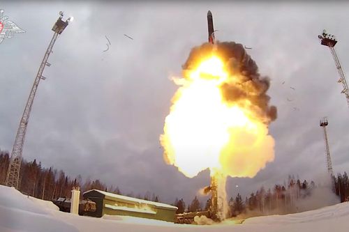 Điện Kremlin nhắc về vali hạt nhân khi Nga tổ chức tập trận tên lửa