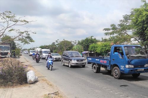 Sóc Trăng: Du khách hành hương, kẹt xe hàng km trên quốc lộ 1A