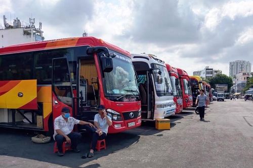 Giá xăng dầu tăng phi mã, doanh nghiệp vận tải méo mặt