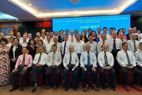 Thành phố Hồ Chí Minh họp mặt các Giáo sư, Phó Giáo sư, thầy thuốc tiêu biểu