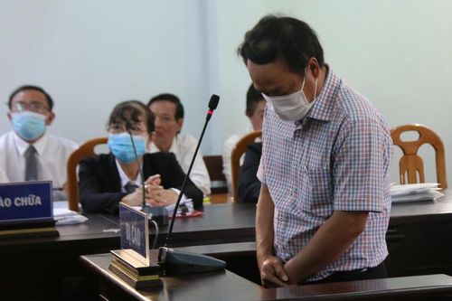 10 cựu cán bộ, nhân viên Văn phòng Đăng ký đất đai và Chi cục Thuế TP Phan Thiết lãnh án