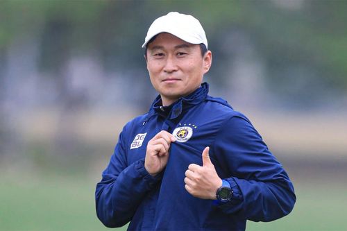 Quyền HLV trưởng Hà Nội FC nói gì khi ông Park Chong-kyun bất ngờ rời ghế nóng?