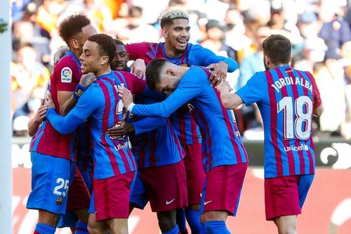 Aubameyang chói sáng, Barca tàn sát 'Bầy dơi'