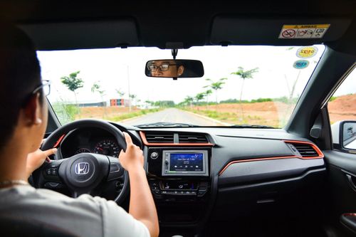Giá xăng cao nhất lịch sử, lái xe thế nào để tiết kiệm nhiên liệu?
