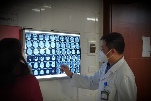 Cảnh báo ngộ độc khí CO từ đốt than, củi để sưởi ấm