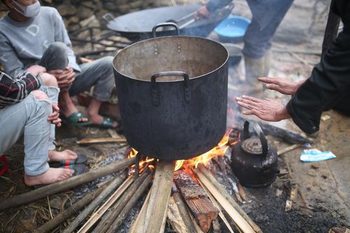 Buốt lòng nhìn trẻ em vùng cao Y Tý trong đợt rét cắt da cắt thịt