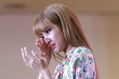 Lisa (BlackPink) đã có khoảng thời gian làm thực tập sinh đầy nước mắt không phải ai cũng biết