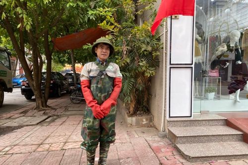 Đi làm về không dám ôm vợ